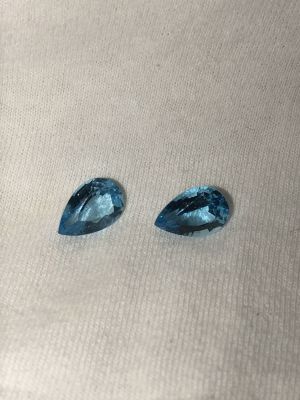 זוג אבני חן טופז כחול ליטוש טיפה לא משובץ נקיים ויפים סהכ משקל של שניהם 7.29 CT