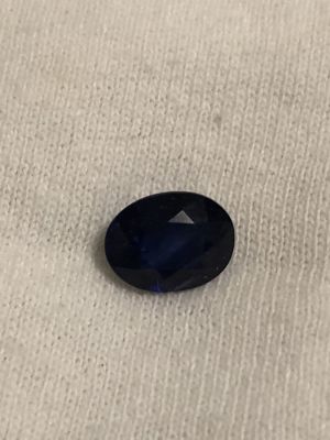 אבן חן ספיר כחול ליטוש אובלי לא משובץ משקל האבן 2.08 CT האבן מעוננת יכול להיות עבר טיפול