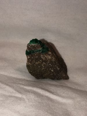 אבן חן אמרלד ירוק גולמי משקל 29.2 גרם 146.1 CT על פי משקל גודל 5X3X3 ס''מ