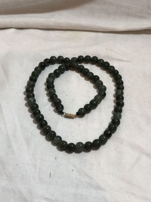 שרשרת אבן חן ג'ייד ירוק מרשימה ליטוש עגול קוטר 8.5 מ''מ אורך 55 ס''מ