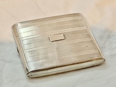 קופסת כסף סטרלינג 925 ארט דקו - ס"מ ROSWELL BLACKINGTON - 10X9 
משקל 136 גרם - חתומה