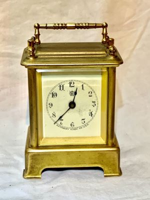 שעון מסעות מכני מצלצל עתיק WATERBURY CLOCK CO. USA גובה 11 ס"מ -מצב מצויין ועובד