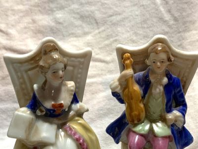 זוג פיגורות פורצלן יפן הכבושה גובה כ"א 8 ס"מ - בסיס 5 ס"מ קוטר