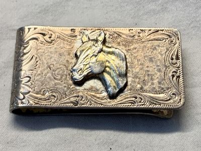 מחזיק שטרות עשוי כסף עם חריטות עבודת יד ותבליט ראש סוס 5,5X3 ס"מ - 34 גרם