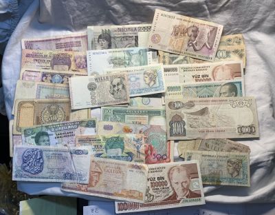 אוסף 29 שטרות ממדינות שונות