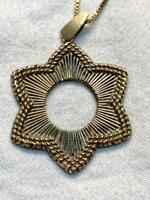 שרשרת ותליון זהב 14 קרט 7,9 גרם אורך שרשרת 36 ס"מ - אורך תליון 3 ס"מ