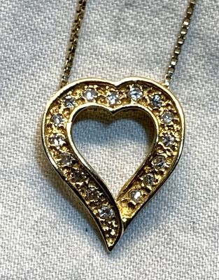 שרשרת ותליון לב זהב 14 קרט 4 גרם עם 16 יהלומים של 2 נק' נקי לבן - שרשרת אורך 50 ס"מ - תליון 