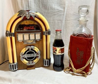 לוט פירטי קוקה קולה נדירים במצב מעולה כולל : רדיו חשמלי עובד גובה 29 ס"מ עם תאורה - 
בקבוק 