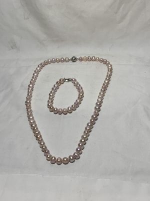 צמיד ומחרוזת פנינים מתורבתות צבע לבן ורדרד גודל הפנינים 8-9 מ''מ אובליות אורך הצמיד - 20 ס''מ 