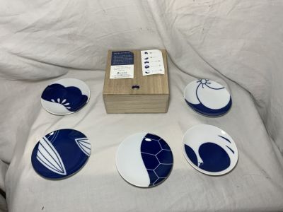 סט 5 צלוחיות יפניות בקופסא המקורית עם תעודות חברת tachikichi קוטר הצלוחיות 12 ס׳׳מ