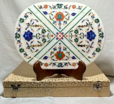 צלחת שיש הודי מעוטר שיבוץ אבני חן שונים בצורת פרחים בקופסא המקורית גודל מגש 30.5X22.5 ס׳׳מ