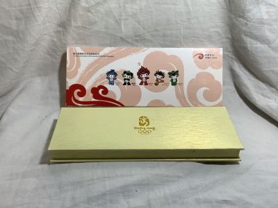 סט של 5 מדליות אולימפיאדת בייג׳ין - קוטר כל מדליה 40 מ"מ מצופות זהב וציור דמות ארוזה בקופסת 