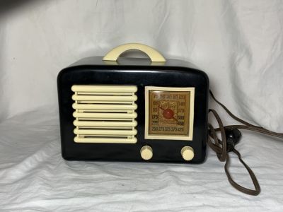 רדיו בקליט עתיק במצב עבודה ושמור 22X14 ס׳׳מ גובה 16 ס׳׳מ
