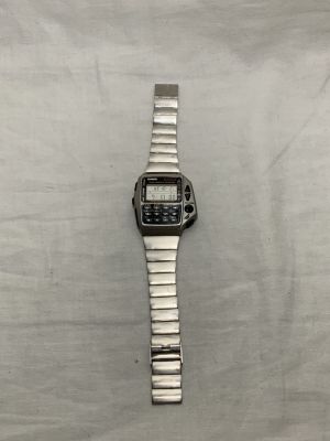 שעון מחשבון\שלט לטלויזיה - אלחוטי CASIO דגם CMD-40 רצועת מתכת במצב טוב ועובד 24 ס''מ אורך גודל 