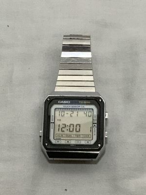 שעון מחשבון CASIO דגם TC-500 רצועת מתכת במצב טוב ועובד אורך השעון 23 ס''מ גודל הקופסא 40X35 מ''מ