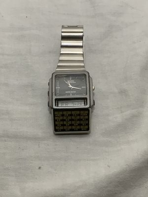 שעון אנלוגי ודיגיטלי ומחשבון CASIO דגם ABC-30 רצועת מתכת במצב טוב ועובד גודל הקופסא 45X35 מ''מ