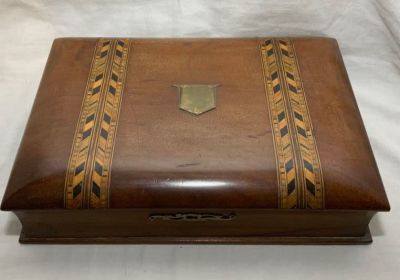 קופסת עץ עבודת מארקטרה עתיק בעיצוב ספר גודל 26X19 ס׳׳מ גובה 6 ס׳׳מ