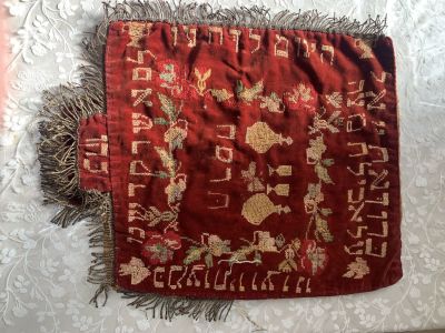 כיסוי למצות לפסח עתיק רקמה עבודת יד - הגיע מחלב או טורקיה שנת תרס''ח 
מידות 50X36 ס''מ