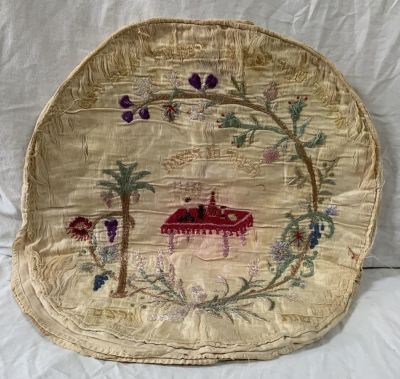 כיסוי למצות לפסח עתיק רקמה עבודת יד - גרמניה שנת תרצ''ט 
קוטר 43 ס''מ