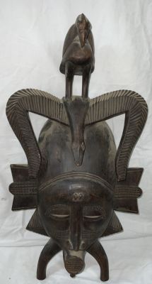 מסכת עץ אפריקאית עבודת אמן 
מידות 50X27 ס״מ