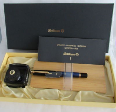 עט נובע PELIKAN מהודר חדש בקופסה ציפורן F זהב 18K עם קסת דיו דגם FM800 גוף פסים כחול
