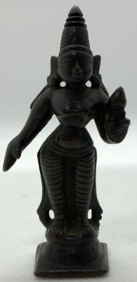 פיגורת ברונזה מיניטורית עתיקה מאה ה-19 דמות אלה עבודת חריטות גובה 6.5 ס''מ בסיס 2X2