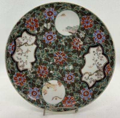 צלחת פורצלן יפנית תקופת אדו מעוטר ציורי יד שבניהם הר פוג׳י חתום קוטר 20 ס׳׳מ