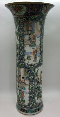 אגרטל פורצלן famille rose מעוטר ציורים דמויות וטבע עבודת יד גדול ומרשים גובה 36 ס׳׳מ