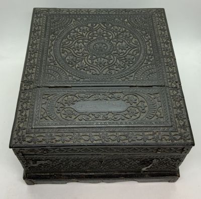 קופסאות תכשיטים מאה ה-19 עץ וגילוף עבודת יד עם מראה בחלק הפנימי ומקום לתכשיטים גודל 24X20 ס׳׳מ