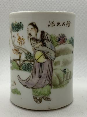 אגרטל צילינדר פורצלן סינית עתיקה מאה ה-19 מעוטר ציורים עבודת יד דמות זקן חכם חתום חתימת שעווה 