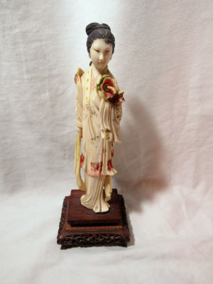 פסל אוקימונו גילוף עבודת יד צבוע ביד גובה 22 ס''מ