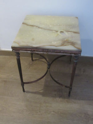 שולחן שיש אלבסטר ומתכת עבודת חיתוך גודל 40X40X46 ס''מ