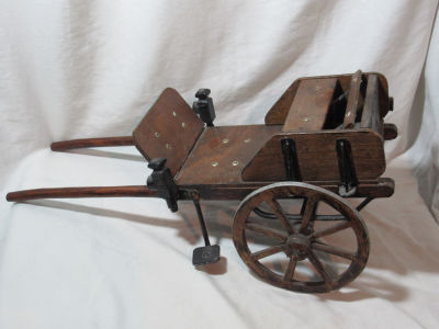 עגלת גרירה עץ עתיקה (גלגלים מודבקים) אורך 43 ס׳׳מ גובה 19 ס׳׳מ