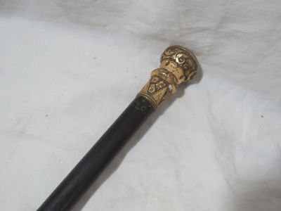 מקל הליכה עץ ומתכת ידית ציפוי זהב עתיק גובה 92 ס׳׳מ