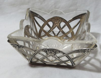 סלסלת כסף וקריסטל כסף ארט נובו עתיקה 800 גרמני יצרן GESCHULZT מידות 10X10 ס''מ גובה 6 ס''מ משקל 