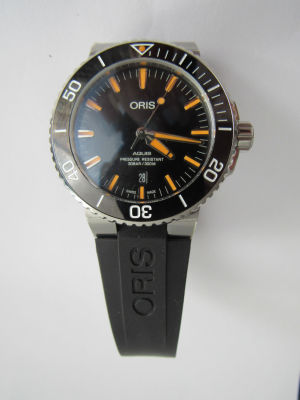 שעון יד ORIS AQUIS אוטומטי עם זכוכית קריסטל ספיר תאריכון עם צמיד גומי וסוגר פטנט חדש לא נענד 