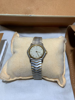 שעון יד לאישה EBEL מתכת טוטון קוורץ במצב טוב מידה 25 מ''מ עם קופסא ונרתיק עור מקורי עבר בדיקה 