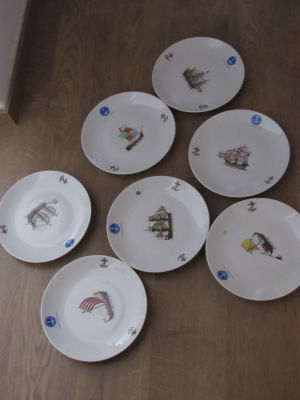 סט של 7 צלחות פורצלן נעמן ספינות עתיקות ומיוחדות ראו בצילומים קוטר 23 ס''מ כל אחד חתום