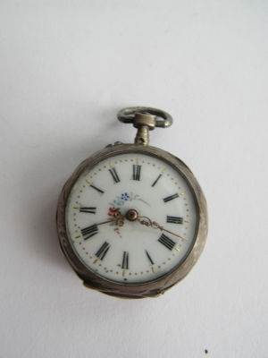 שעון כיס כסף קטן צרפתי כנראה 1838 חתום וממוספר חסר כתר דרוש תיקון מצב לא עובד
