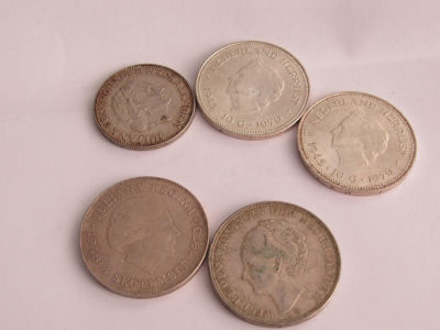 5 מטבעות כסף במשקל של 115 גרם