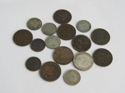 16 מטבעות שונים בגדלים שונים הולנדים משנים 1878-1941