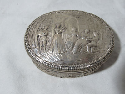 קופסת כסף עתיקה מעוטר עבודת ריקוע וחריטות משקל 106.6 גרם