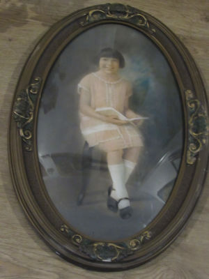 ציור צבעי פסטל- פנדה עתיק zita marie (seid) hoffer פורטרט נערה מלומדת עם זכוכית קעורה 57x37 ס׳׳מ.