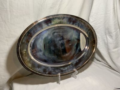 מגש מתכת אובלי CHRISTOFLE FRANCE חתום עם הכיסוי המקורי גודל 44.5X31 ס''מ