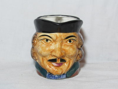 טובי ג'אג קרמיקה יפן הכבושה -10 ס"מ גובה צביעת יד 
TOBY JUG MUG MADE IN OCCUPIED JAPAN 