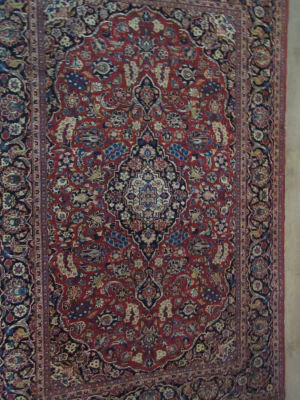 שטיח פרסי קאשן עבודת יד 200X132 סמ- קרעים קטנים ראו בצילומים