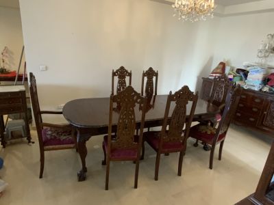 סט פינת אוכל עץ איכותי כולל שולחן 245X104 ס"מ במצב פתוח עם 8 כסאות ריפוד גובלן - 2כסאות עם 