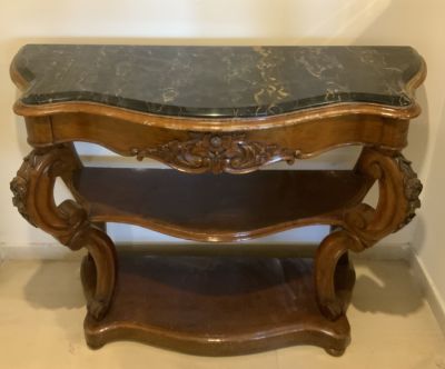 שולחן קונסולה עץ ומשטח שיש כהה במצב טוב 114X39X91 ס"מ 
הפריט נמצא בפתח תקווה - הקונה יקבל את 