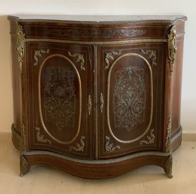 שידת עץ מהגוני צרפתית עתיקה מעוטרת בסגנון בול ואיכותית - מאה 19 - גובה 108 ס"מ- 
רוחב 145 