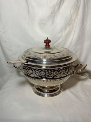 מרקייה אנגלית SHEFFIELD VINERS LTD HAND CHASED ממוספר גובה 20 ס''מ קוטר 27 ס''מ